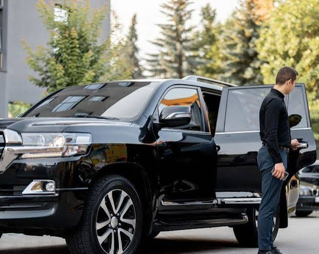 Black Car Service vs Limo Service: